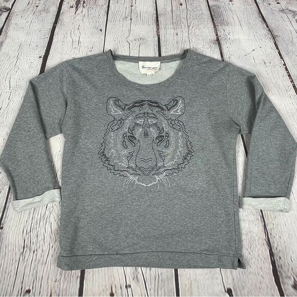 TWO BY VINCE CAMUTO tiger embroidery soft grey sweater, size PM - Picture 8 of 13